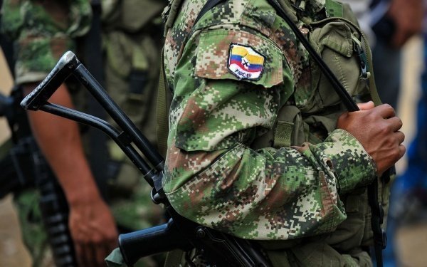 ¿Hasta cuándo van a seguir las Farc, los paras y la fuerza pública matando indígenas en el Cauca?  ¿hasta que se firme el  acuerdo final? hasta que se consume el etnocidio?