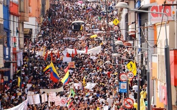 Movilización popular en Colombia: entre la paz, los derechos y la teoría del pánico
