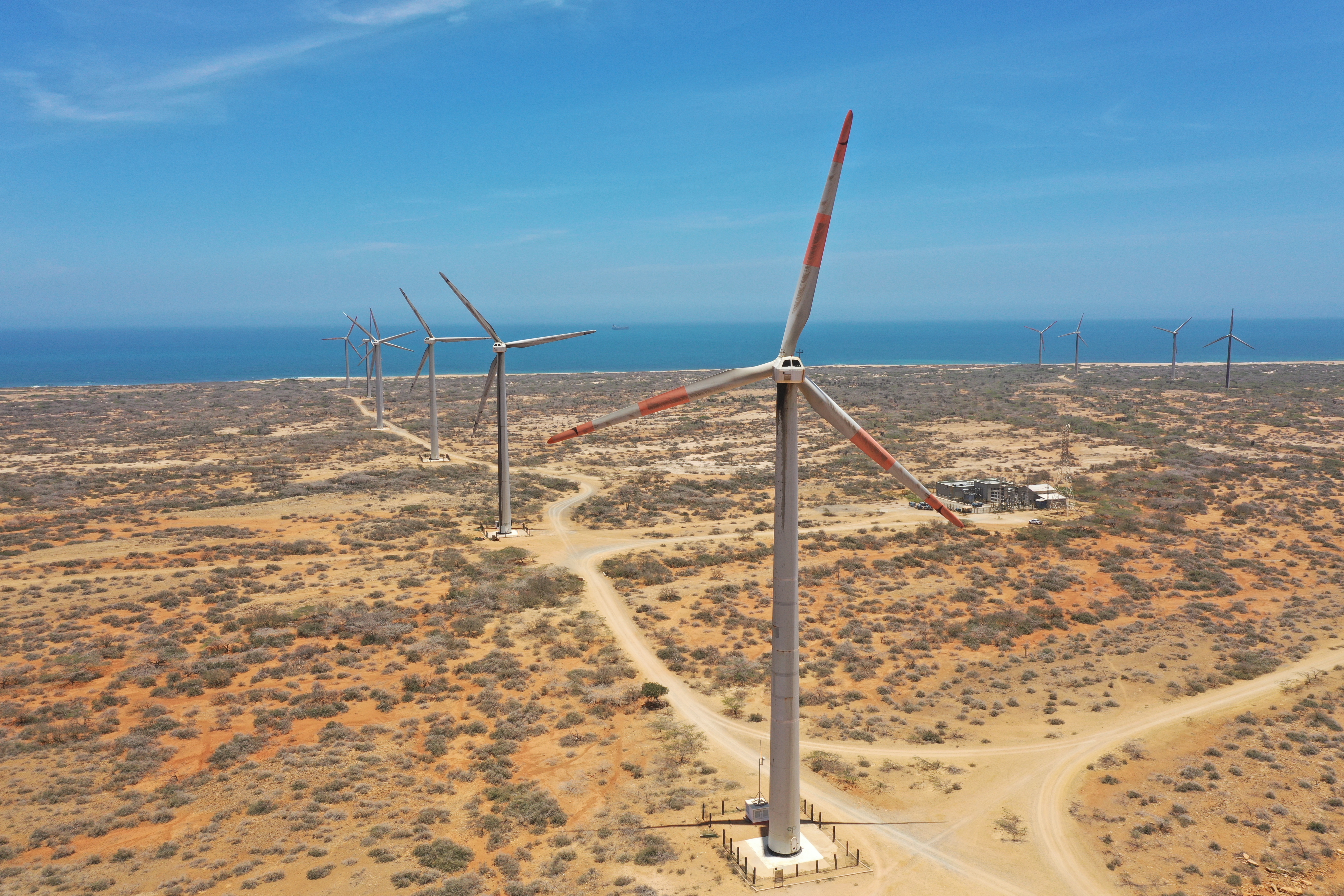 “LA GUAJIRA, ENTRE UN NUEVO AIRE O UN DESASTRE” Panorama actual de la violencia en la Guajira con la llegada de las empresas energéticas al territorio Wayuu